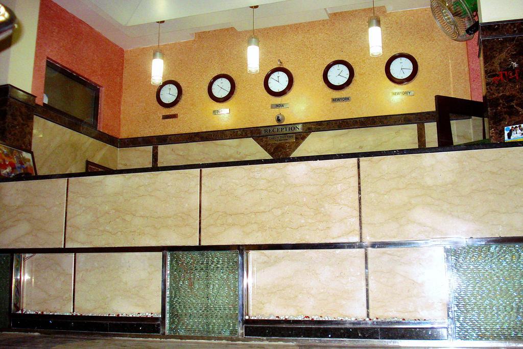 Hotel Wall City Нью-Дели Экстерьер фото