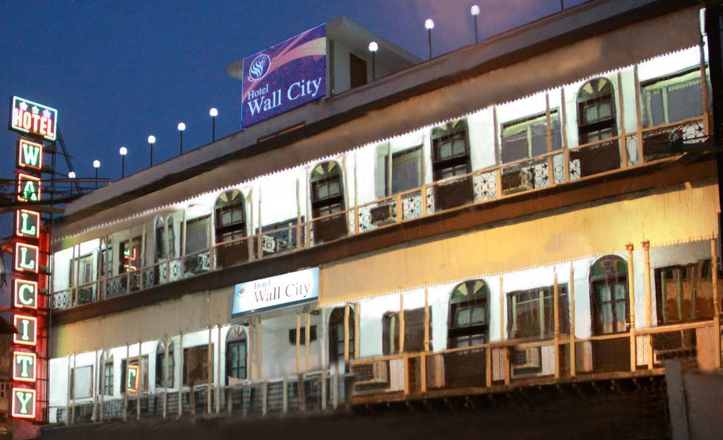 Hotel Wall City Нью-Дели Экстерьер фото